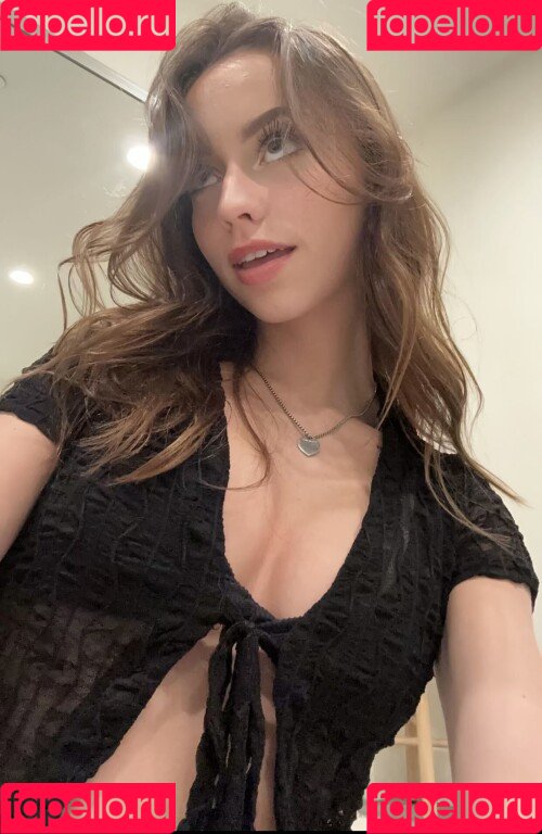 nnayetakk Onlyfans Photo Gallery 