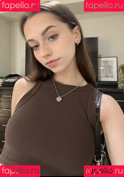 nnayetakk Onlyfans Photo Gallery 