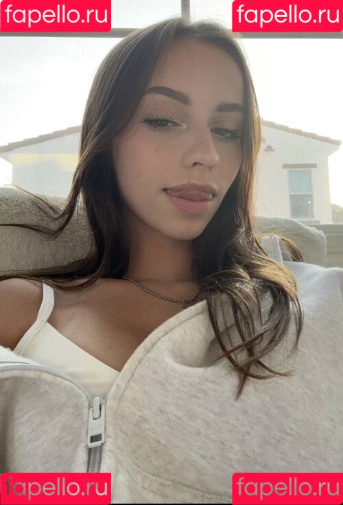 nnayetakk Onlyfans Photo Gallery 