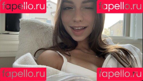 nnayetakk Onlyfans Photo Gallery 