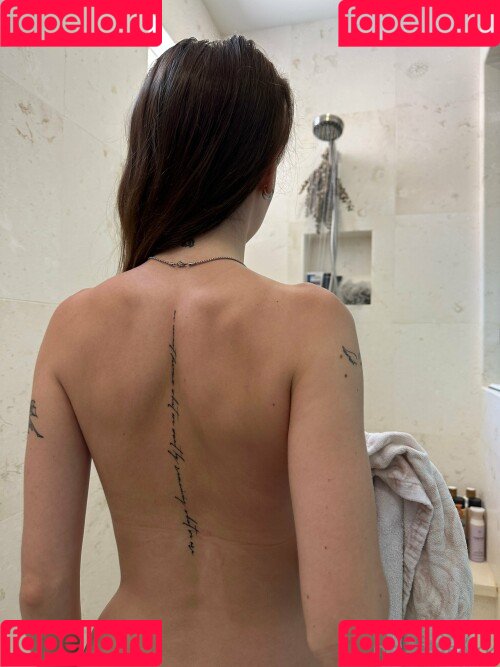 nnayetakk Onlyfans Photo Gallery 