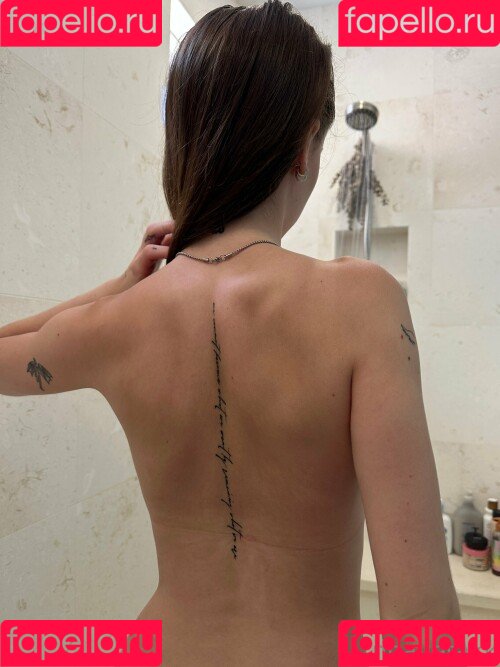 nnayetakk Onlyfans Photo Gallery 