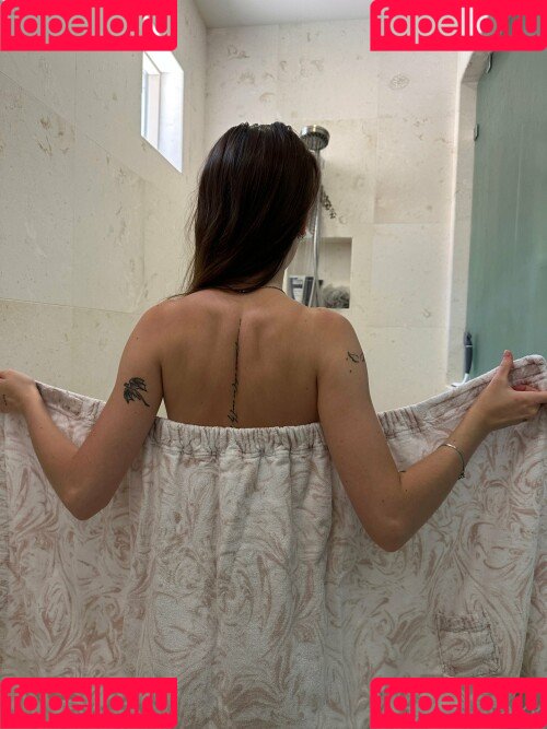 nnayetakk Onlyfans Photo Gallery 