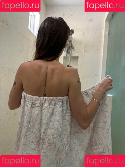 nnayetakk Onlyfans Photo Gallery 