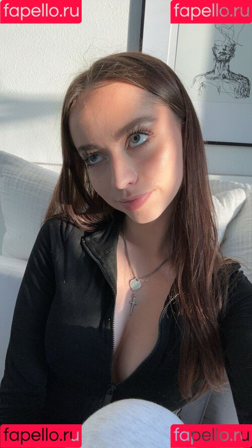 nnayetakk Onlyfans Photo Gallery 