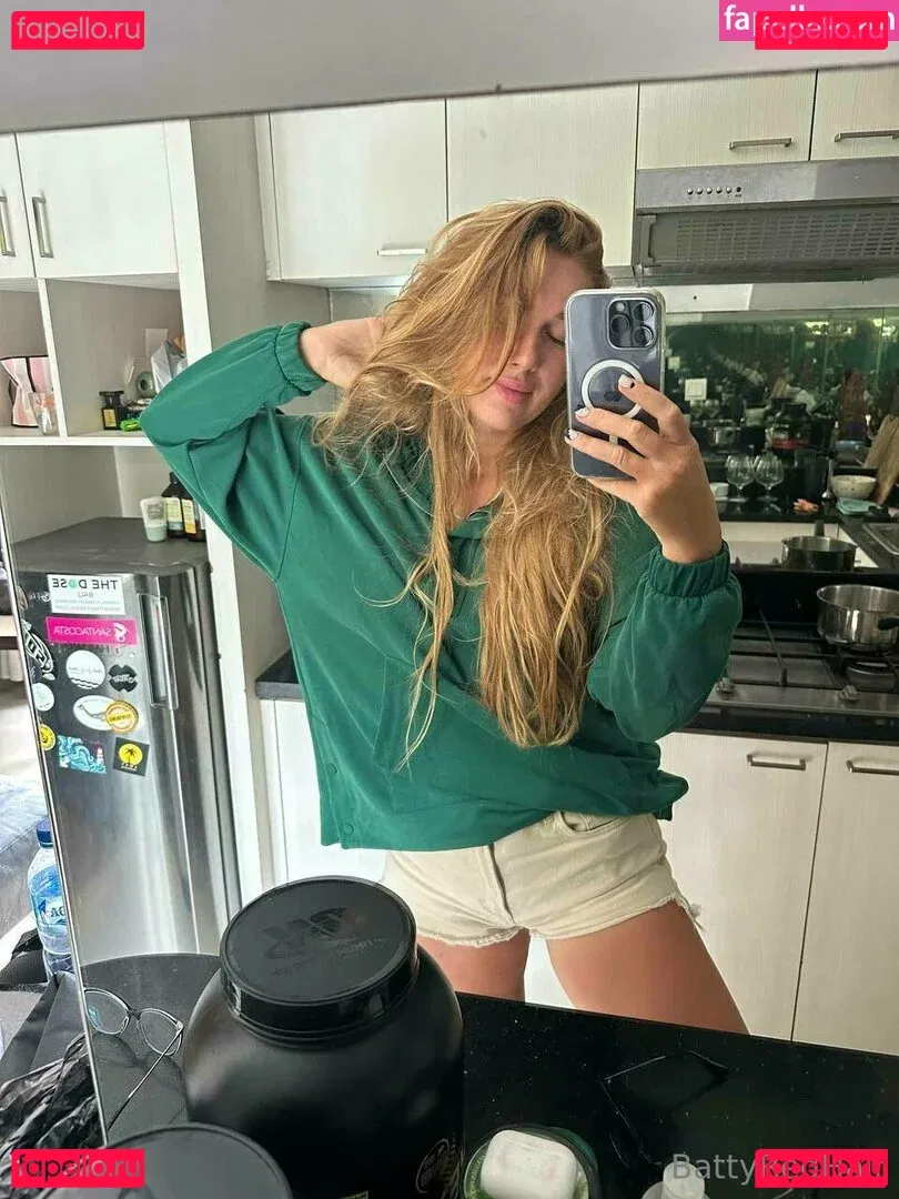 battyredhair Onlyfans Photo Gallery 