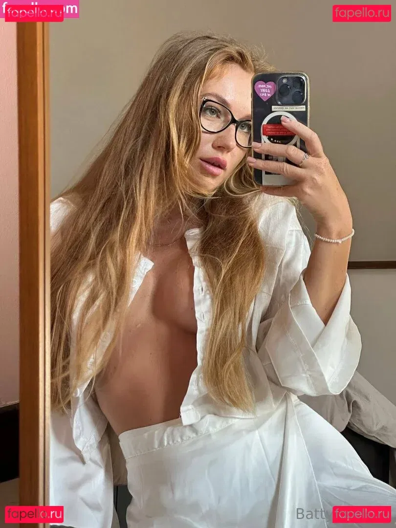 battyredhair Onlyfans Photo Gallery 