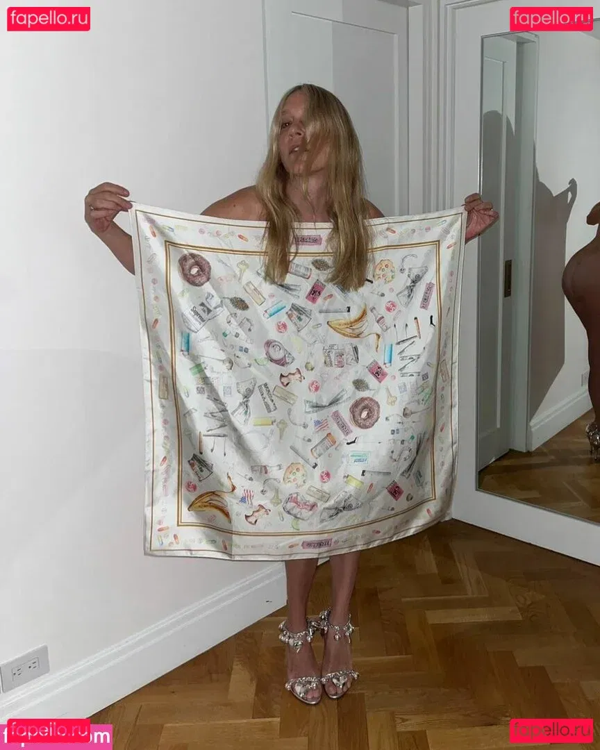 Chloe Sevigny Onlyfans Photo Gallery 