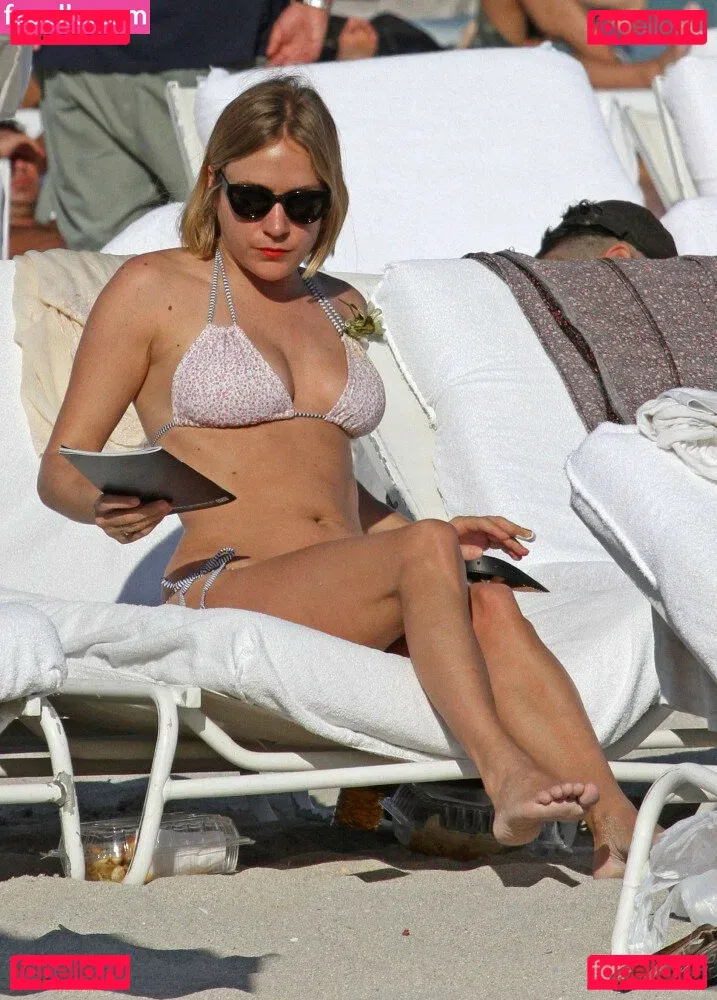 Chloe Sevigny Onlyfans Photo Gallery 