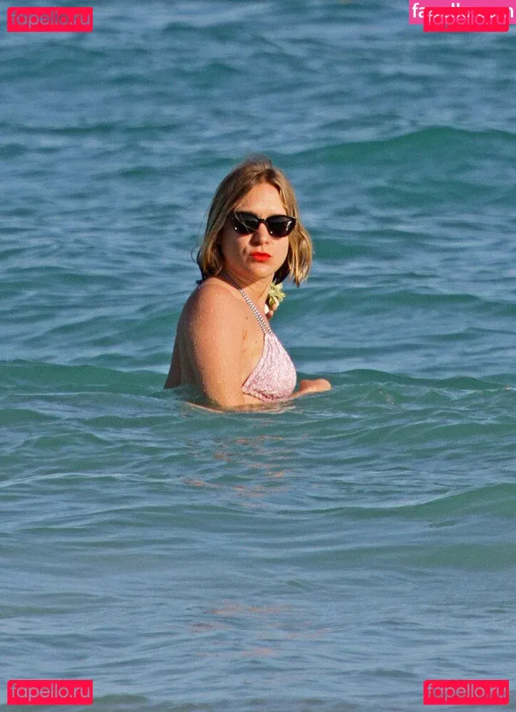 Chloe Sevigny Onlyfans Photo Gallery 