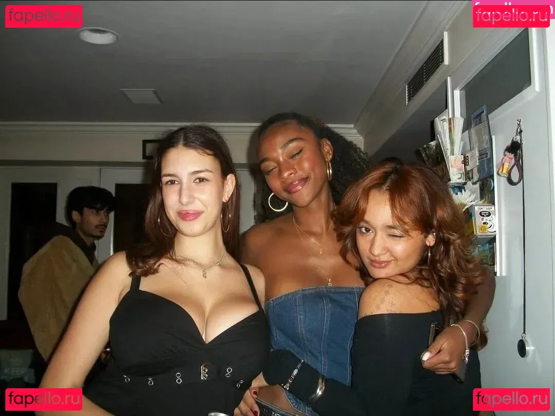 Leilani Azalea Onlyfans Photo Gallery 