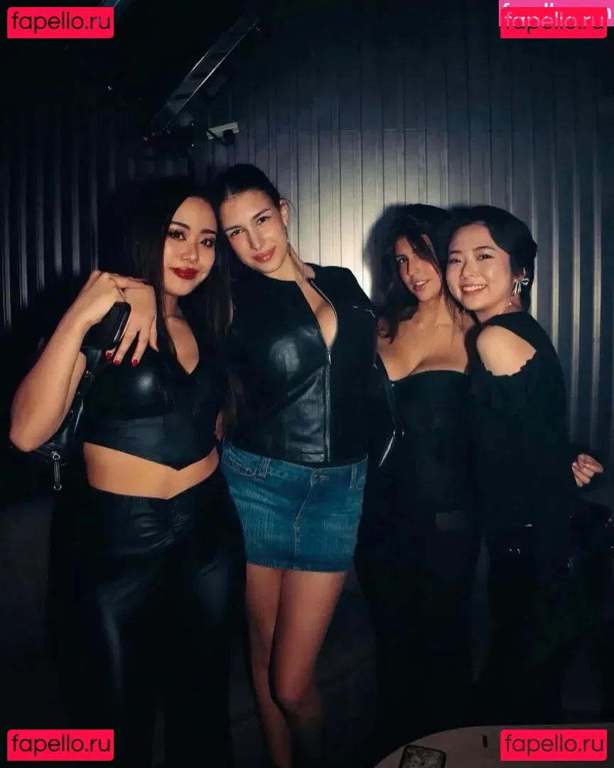 Leilani Azalea Onlyfans Photo Gallery 