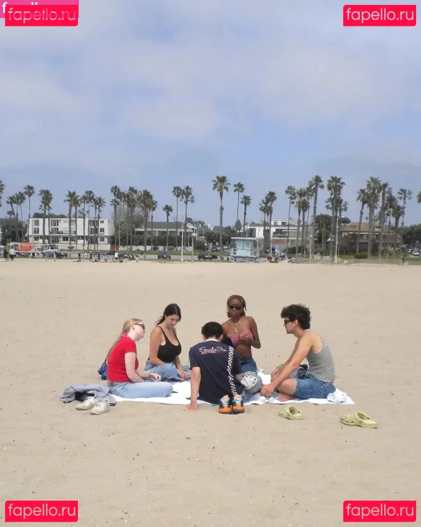 Leilani Azalea Onlyfans Photo Gallery 