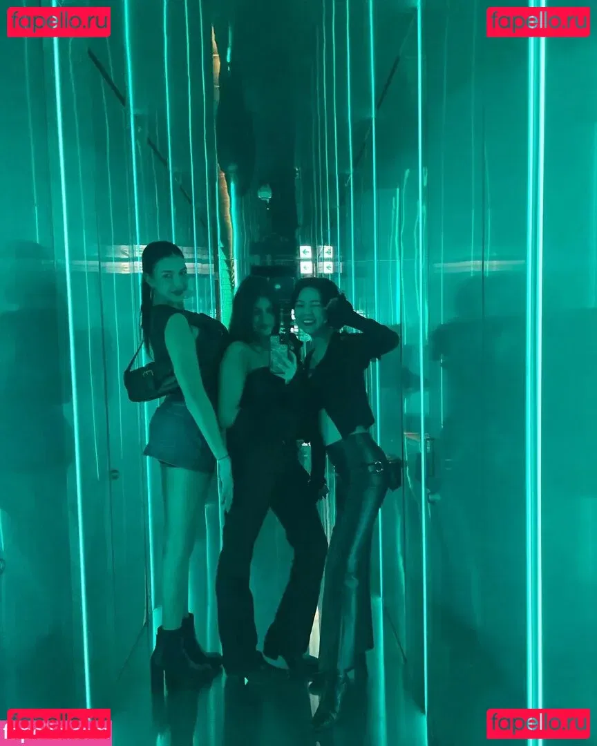 Leilani Azalea Onlyfans Photo Gallery 