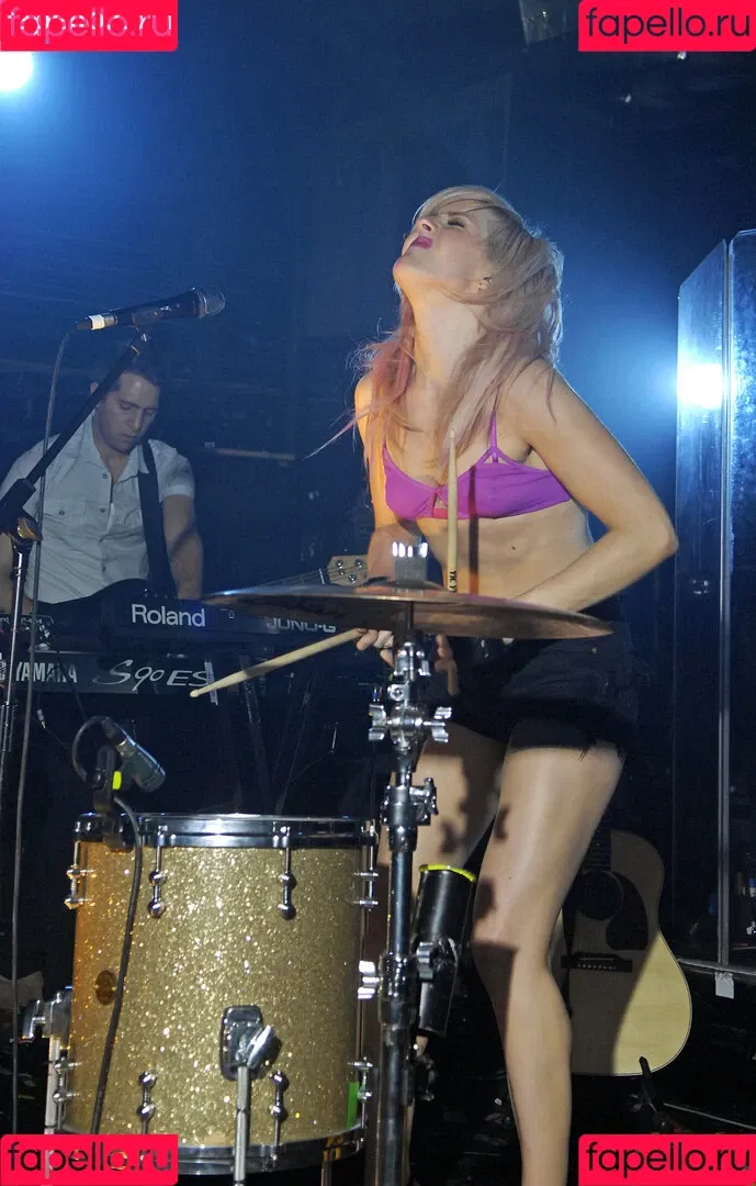 Ellie Goulding Onlyfans Photo Gallery 