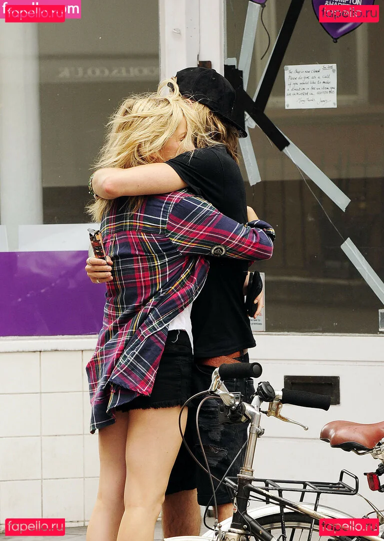 Ellie Goulding Onlyfans Photo Gallery 