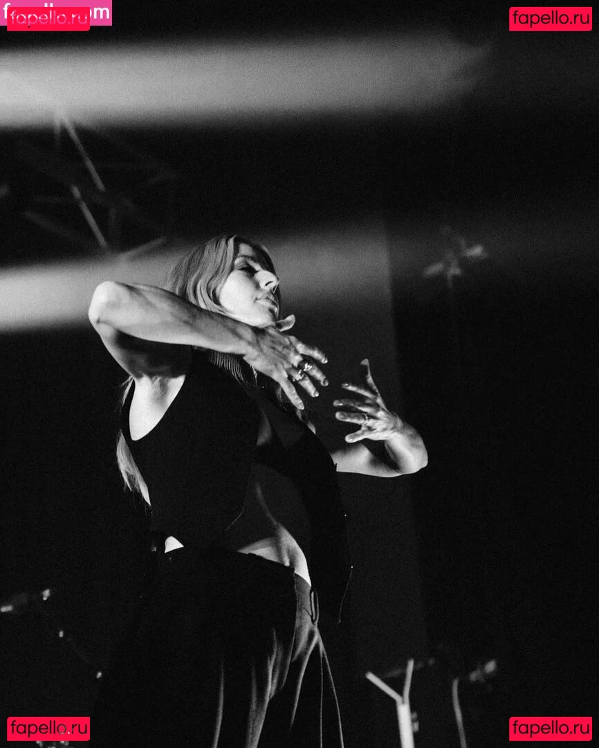 Ellie Goulding Onlyfans Photo Gallery 