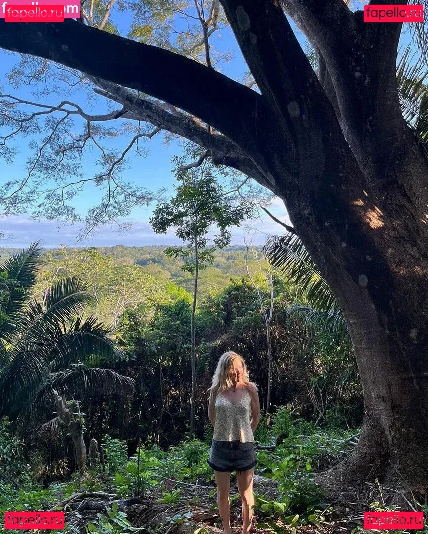 Ellie Goulding Onlyfans Photo Gallery 