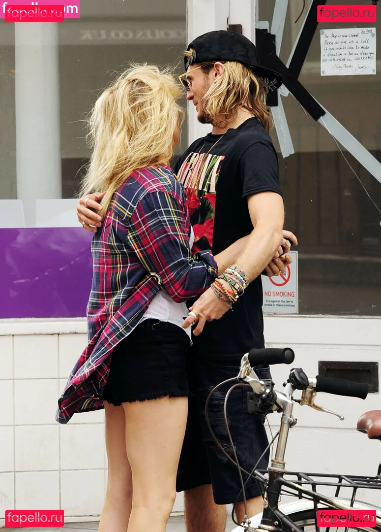 Ellie Goulding Onlyfans Photo Gallery 