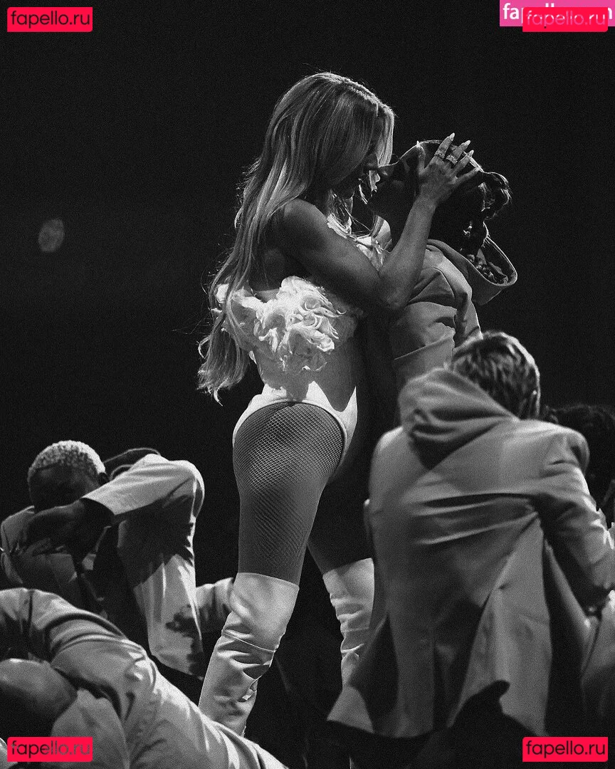 Ellie Goulding Onlyfans Photo Gallery 