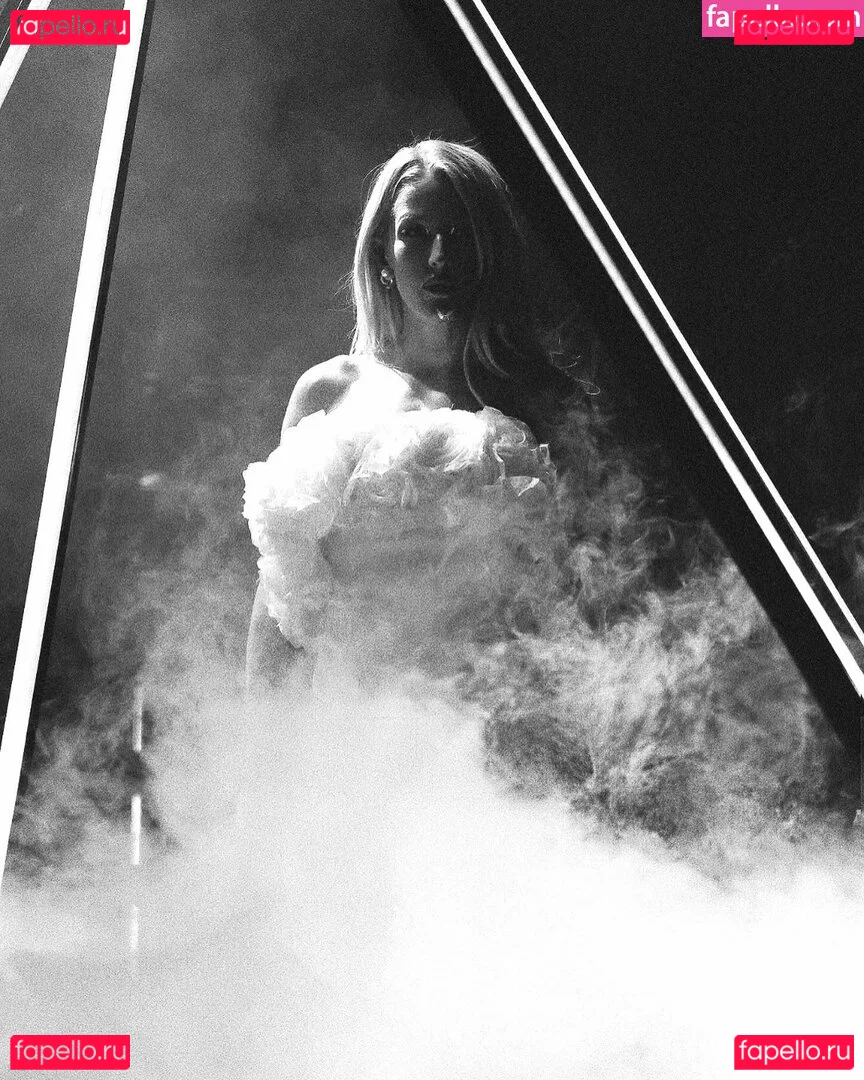 Ellie Goulding Onlyfans Photo Gallery 