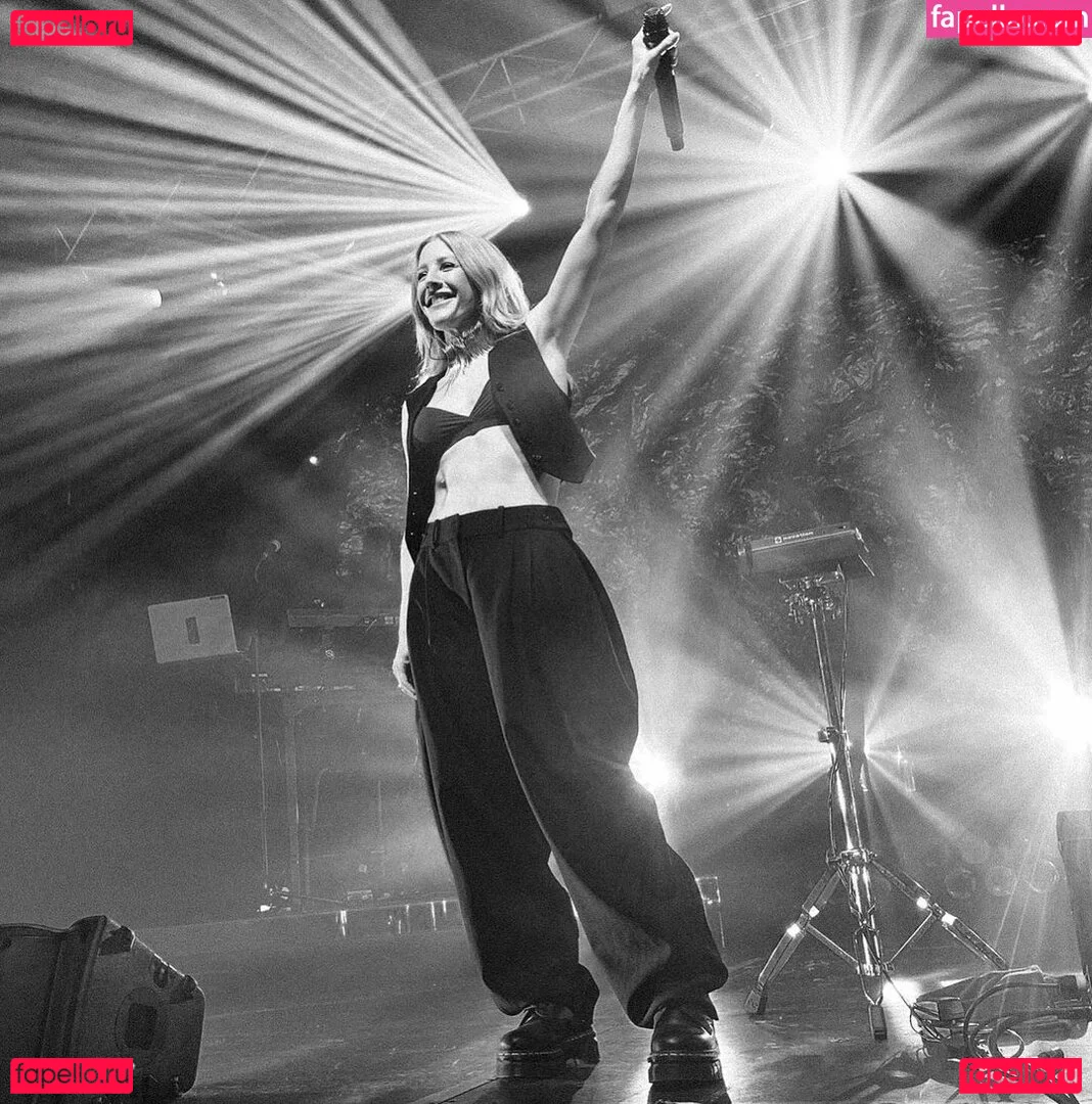 Ellie Goulding Onlyfans Photo Gallery 