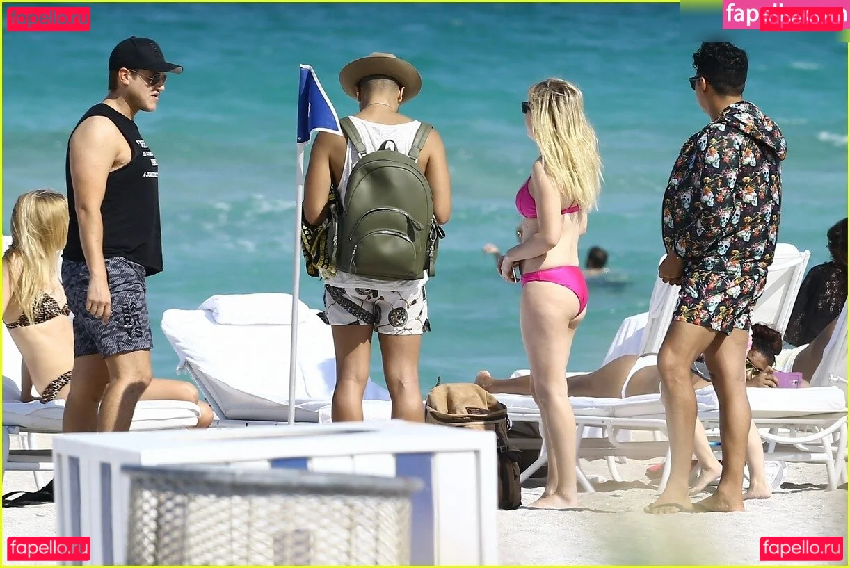 Ellie Goulding Onlyfans Photo Gallery 