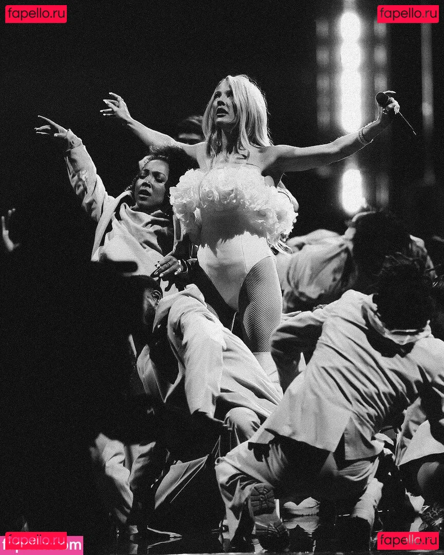 Ellie Goulding Onlyfans Photo Gallery 