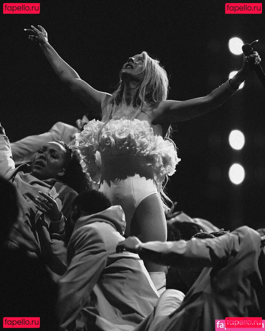 Ellie Goulding Onlyfans Photo Gallery 