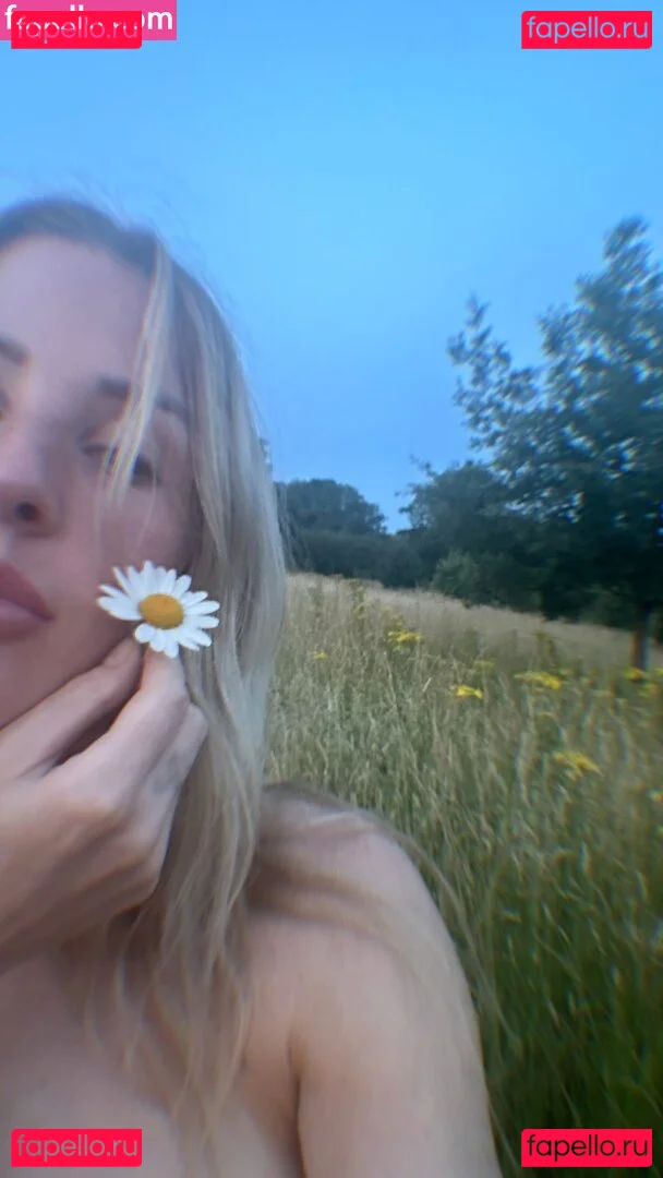Ellie Goulding Onlyfans Photo Gallery 