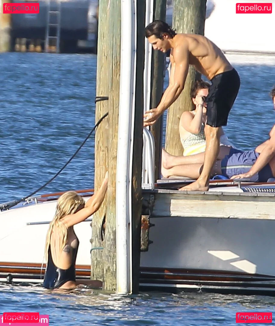 Ellie Goulding Onlyfans Photo Gallery 