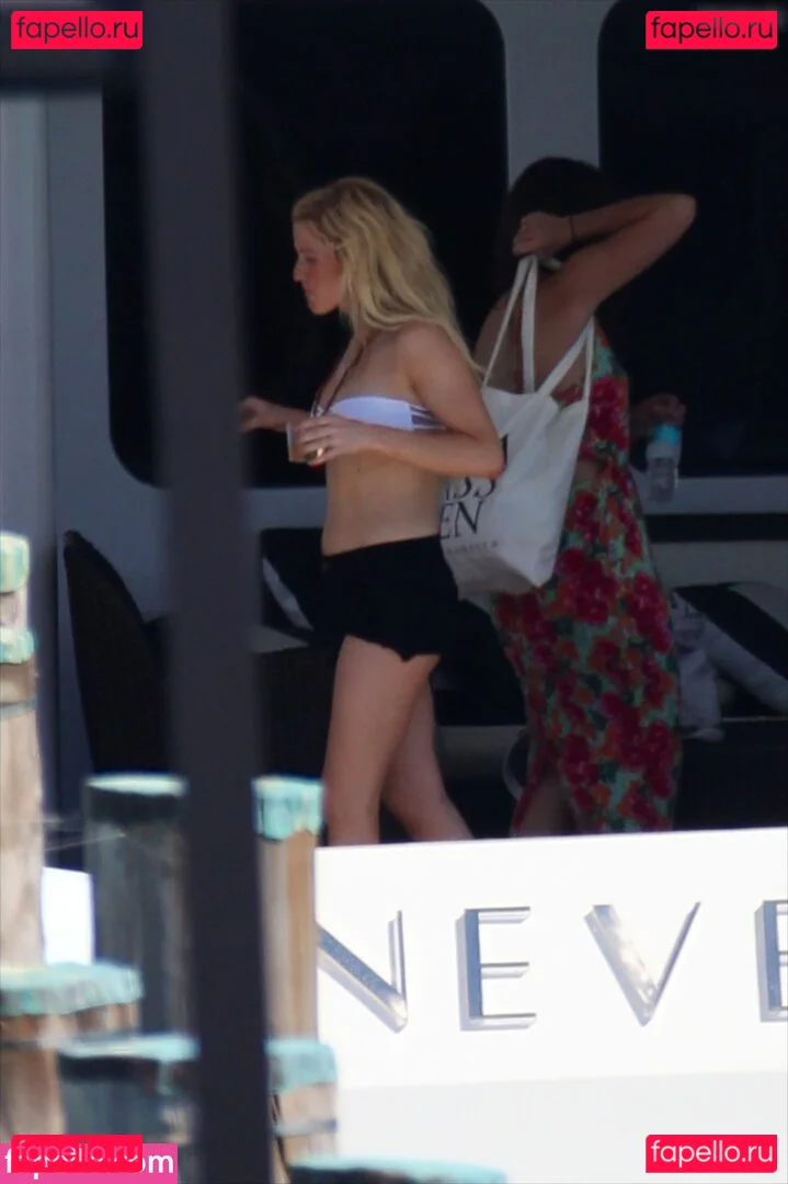 Ellie Goulding Onlyfans Photo Gallery 