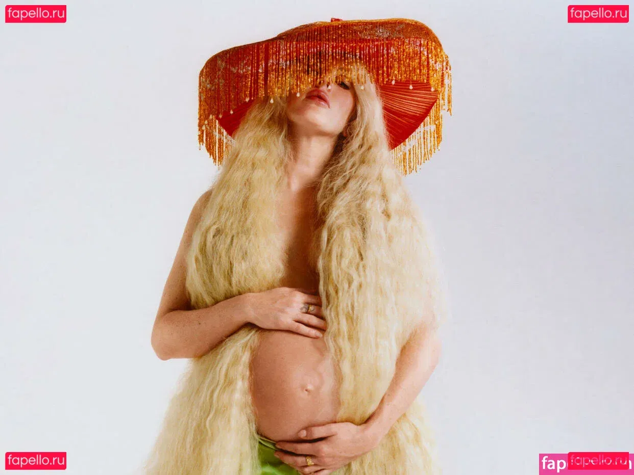 Ellie Goulding Onlyfans Photo Gallery 