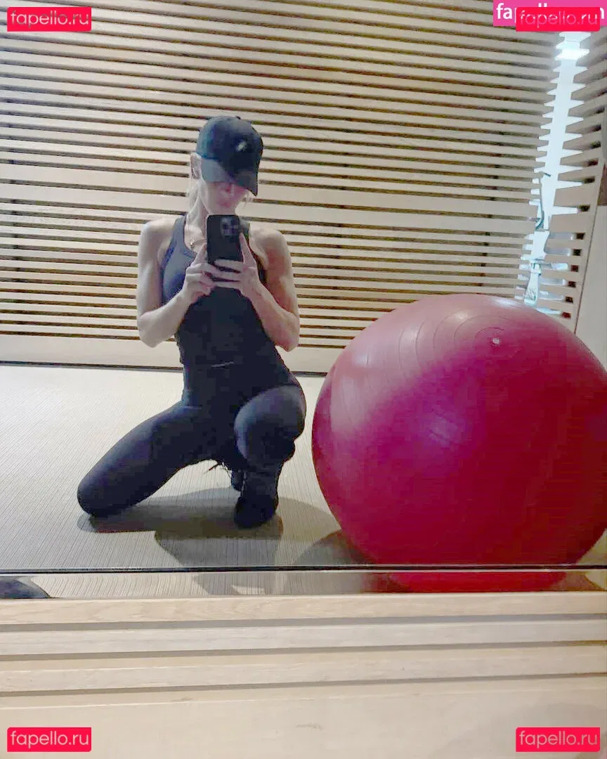 Ellie Goulding Onlyfans Photo Gallery 