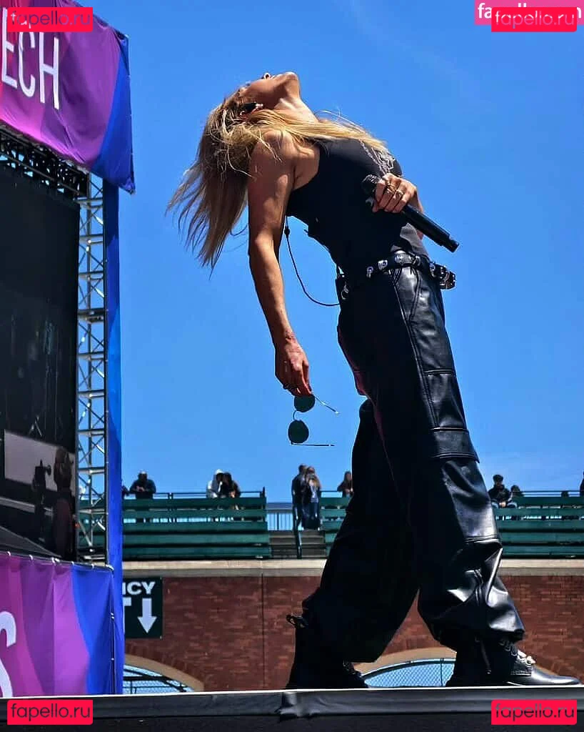 Ellie Goulding Onlyfans Photo Gallery 