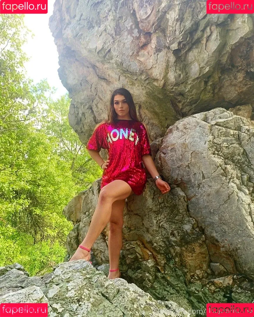arielllll Onlyfans Photo Gallery 