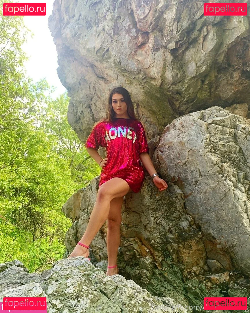 arielllll Onlyfans Photo Gallery 