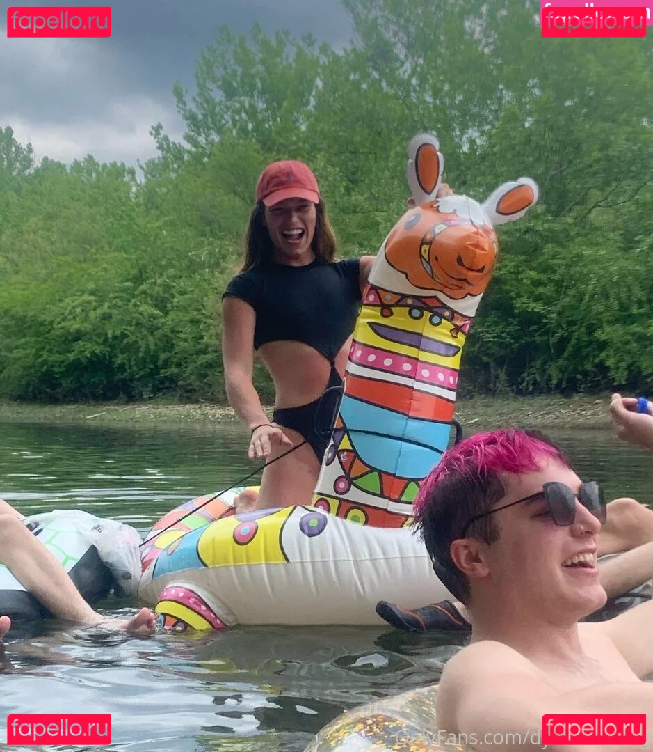 arielllll Onlyfans Photo Gallery 