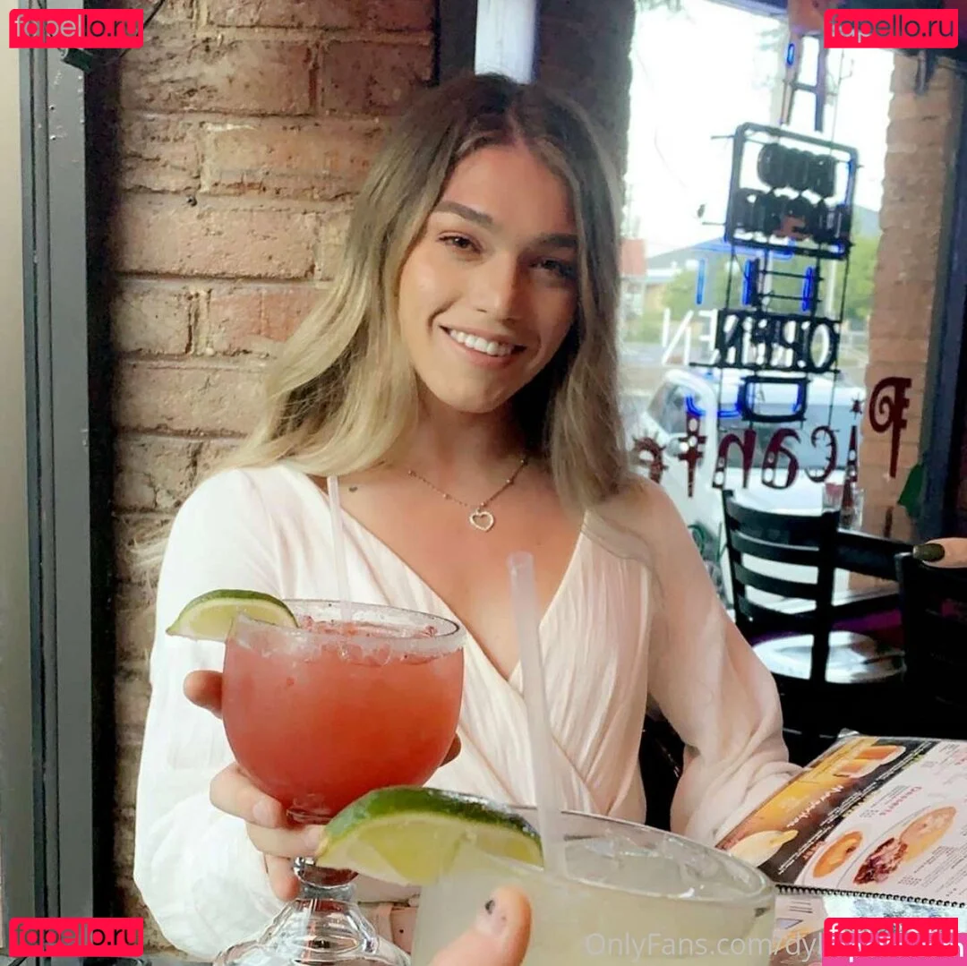 arielllll Onlyfans Photo Gallery 