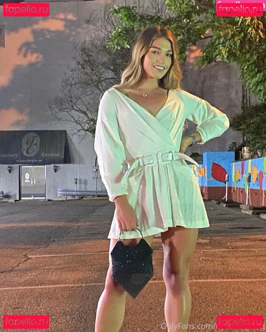 arielllll Onlyfans Photo Gallery 