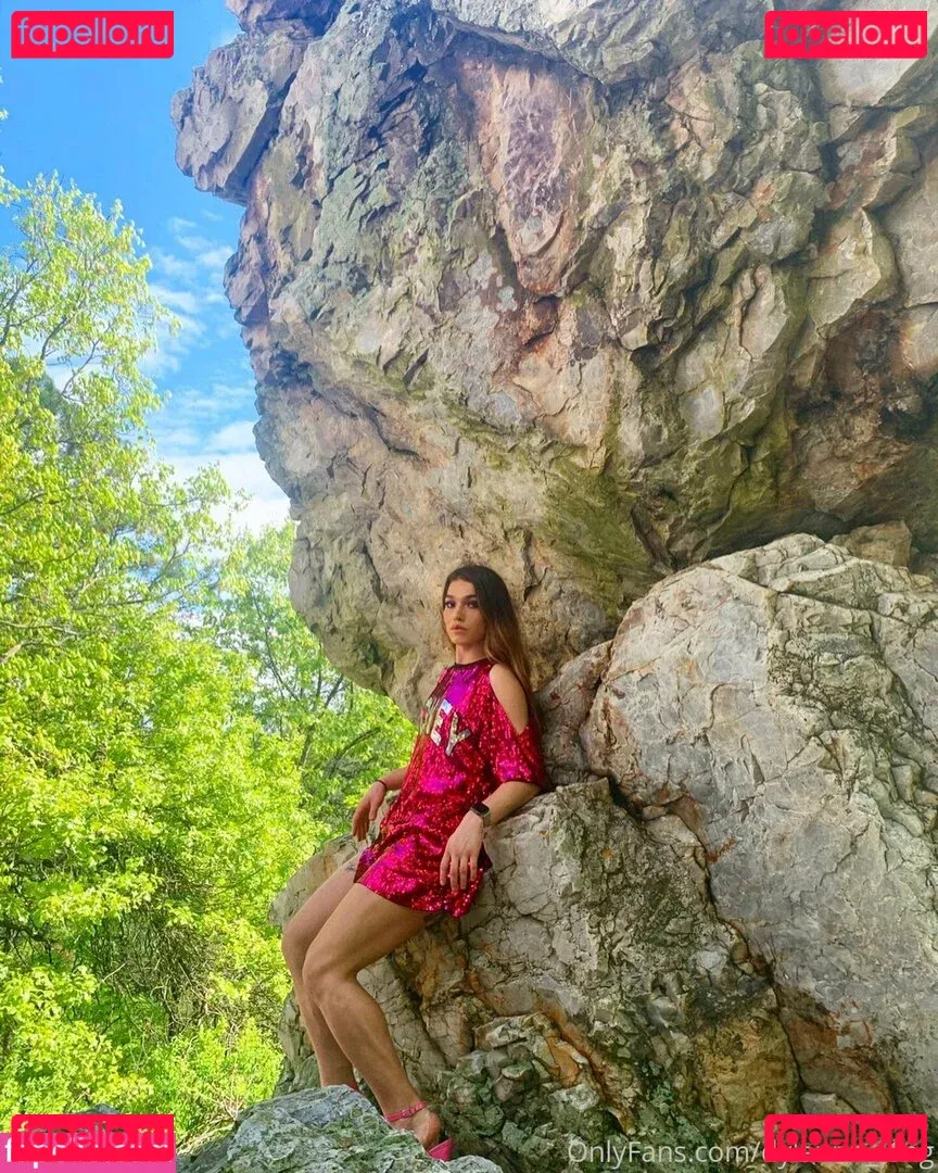 arielllll Onlyfans Photo Gallery 