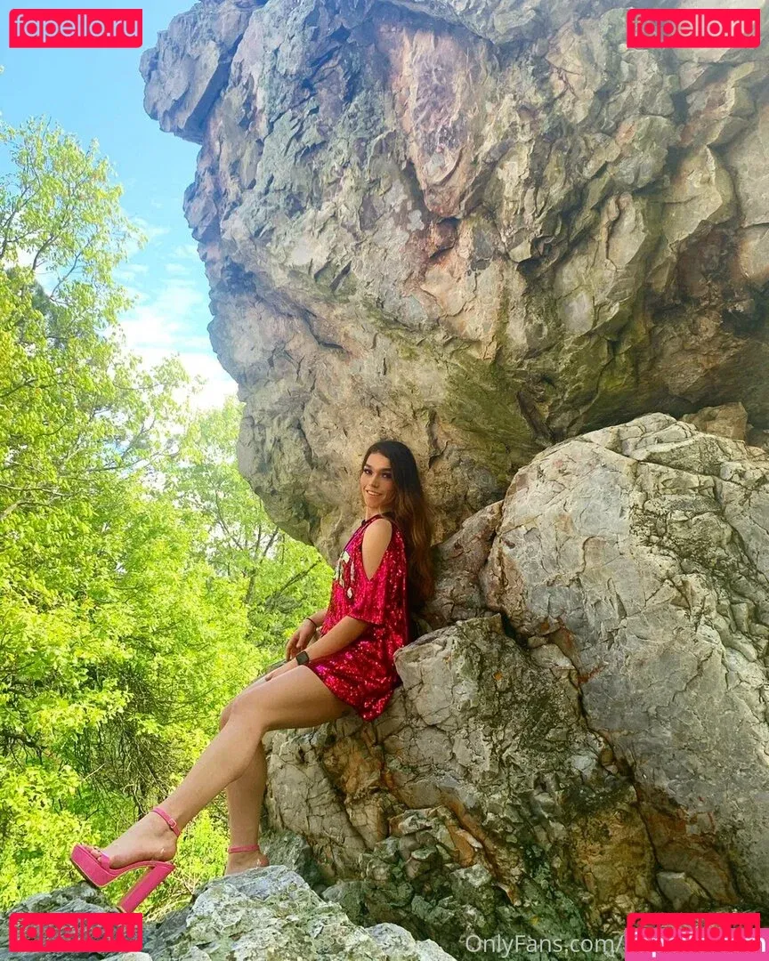 arielllll Onlyfans Photo Gallery 