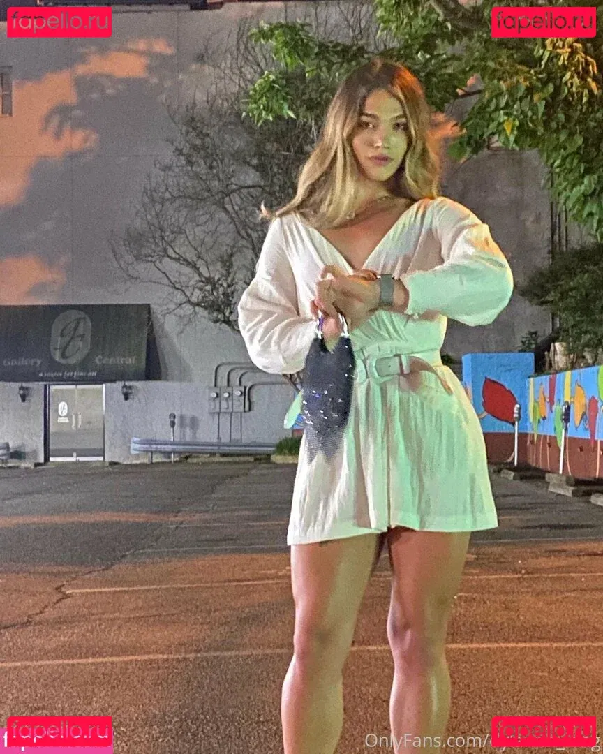 arielllll Onlyfans Photo Gallery 