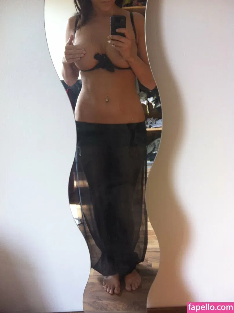 Carina Schwarz Onlyfans Photo Gallery 