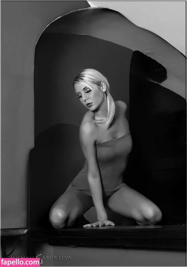 Carina Schwarz Onlyfans Photo Gallery 