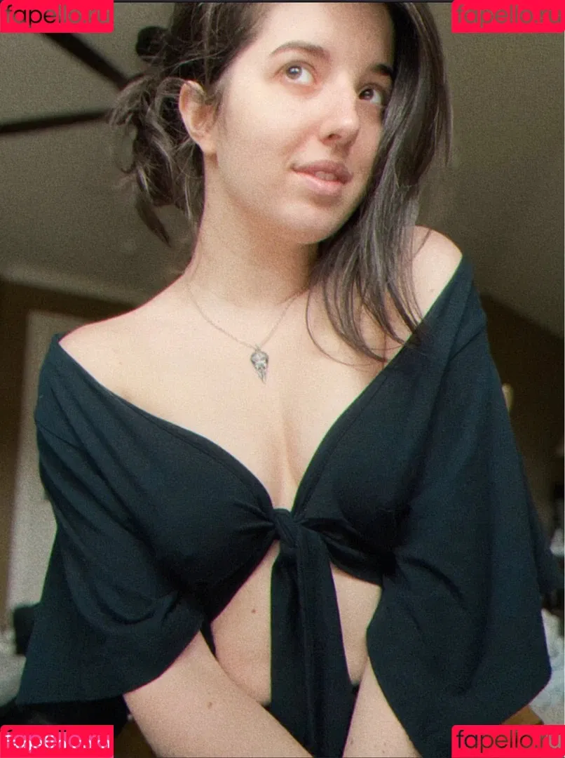 Slight Sounds ASMR Onlyfans Photo Gallery 