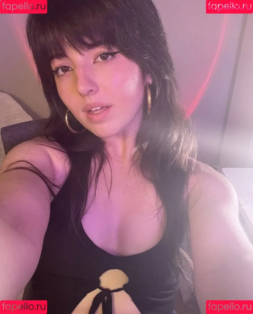 Slight Sounds ASMR Onlyfans Photo Gallery 
