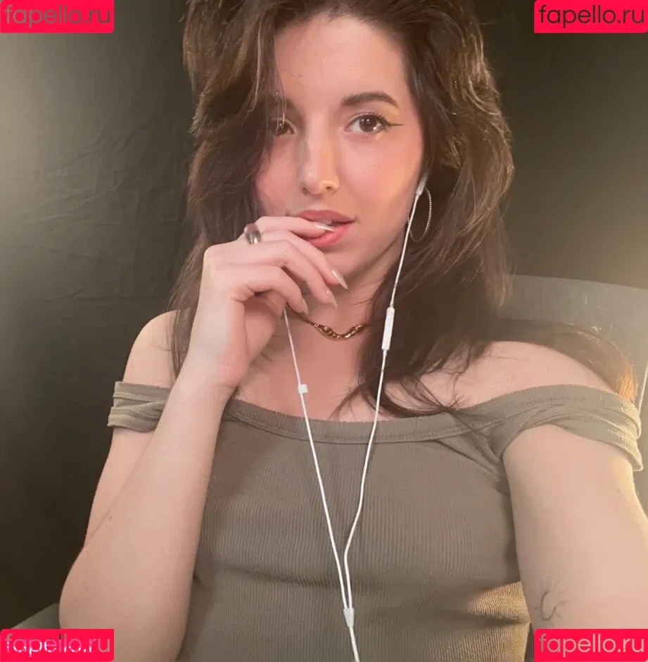 Slight Sounds ASMR Onlyfans Photo Gallery 