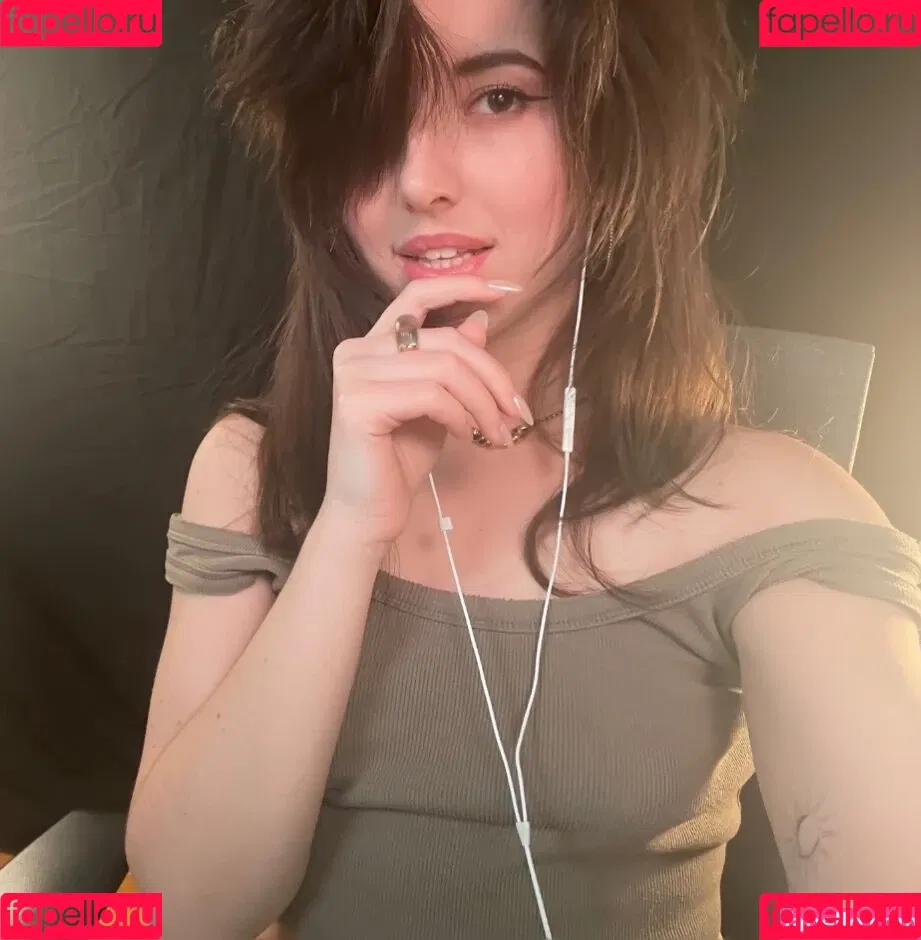 Slight Sounds ASMR Onlyfans Photo Gallery 
