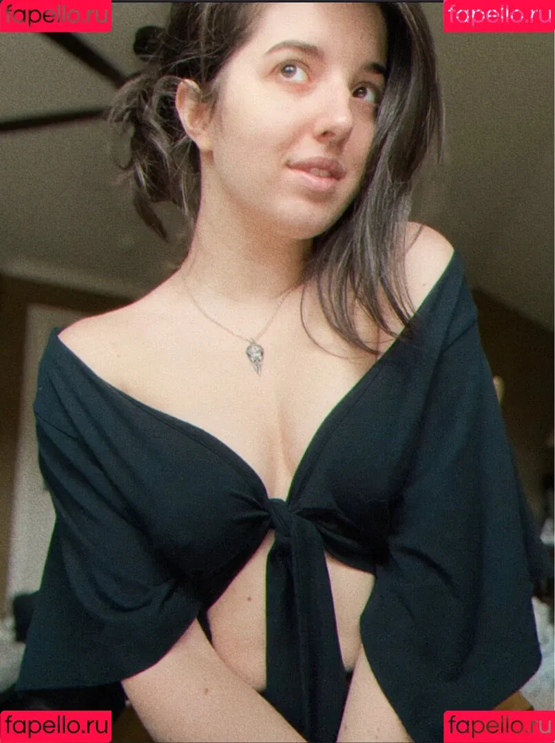 Slight Sounds ASMR Onlyfans Photo Gallery 